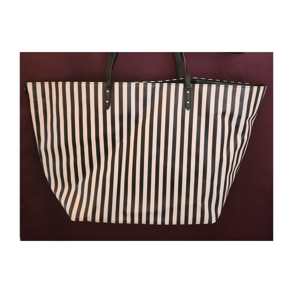 NWT Victoria's Secret Striped Weekender Bag - Picture 7 of 9